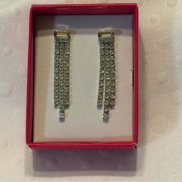 Avon Studio 1886 Waterfall Chandelier Earrings New In Original Box - Picture 2 of 6